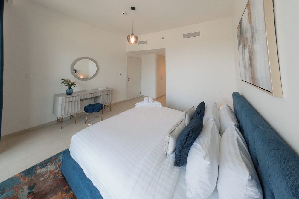 Lavish 2BR in Downtown Views Close to Dubai Mall Burj Khalifa