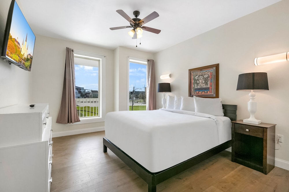 Stunning Condos Near French Quarter view 3