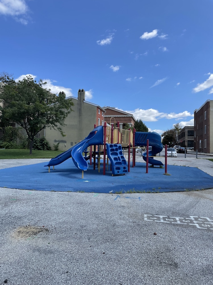 Downtown Suite - Close to Topgolf, Horseshoe Casino, UM Baltimore - Property Image 35