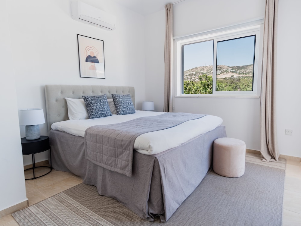 Sanders White Mountains - Bright Villa With Pool view 2