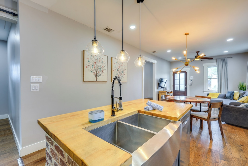 ~ 2 Mi to Dtwn San Antonio: Comfy Home w/ Yard!