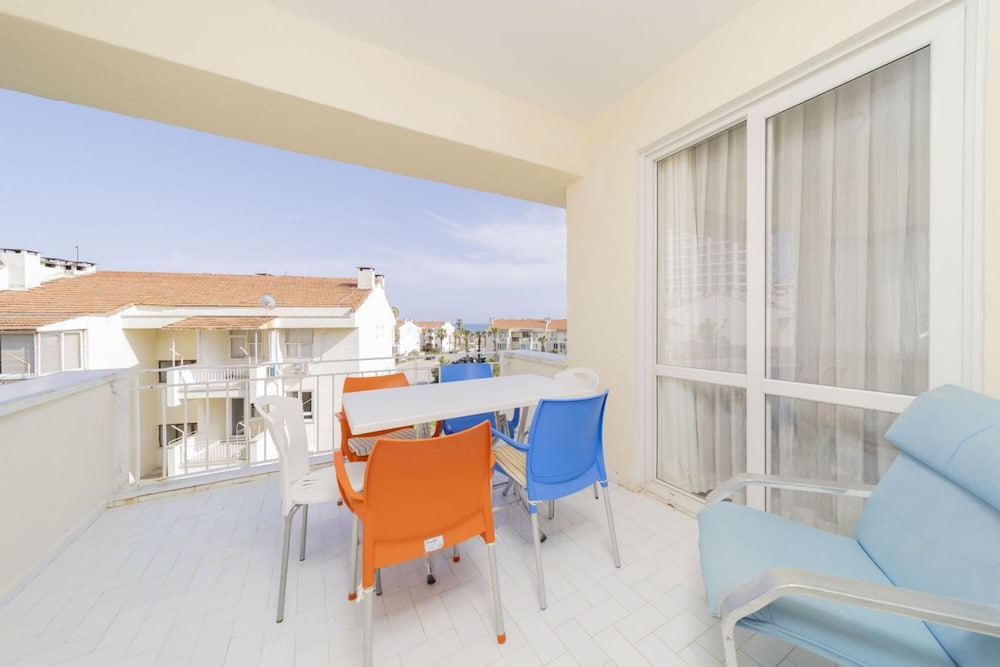 Spacious Flat Near Lara Beach in Antalya Muratpasa