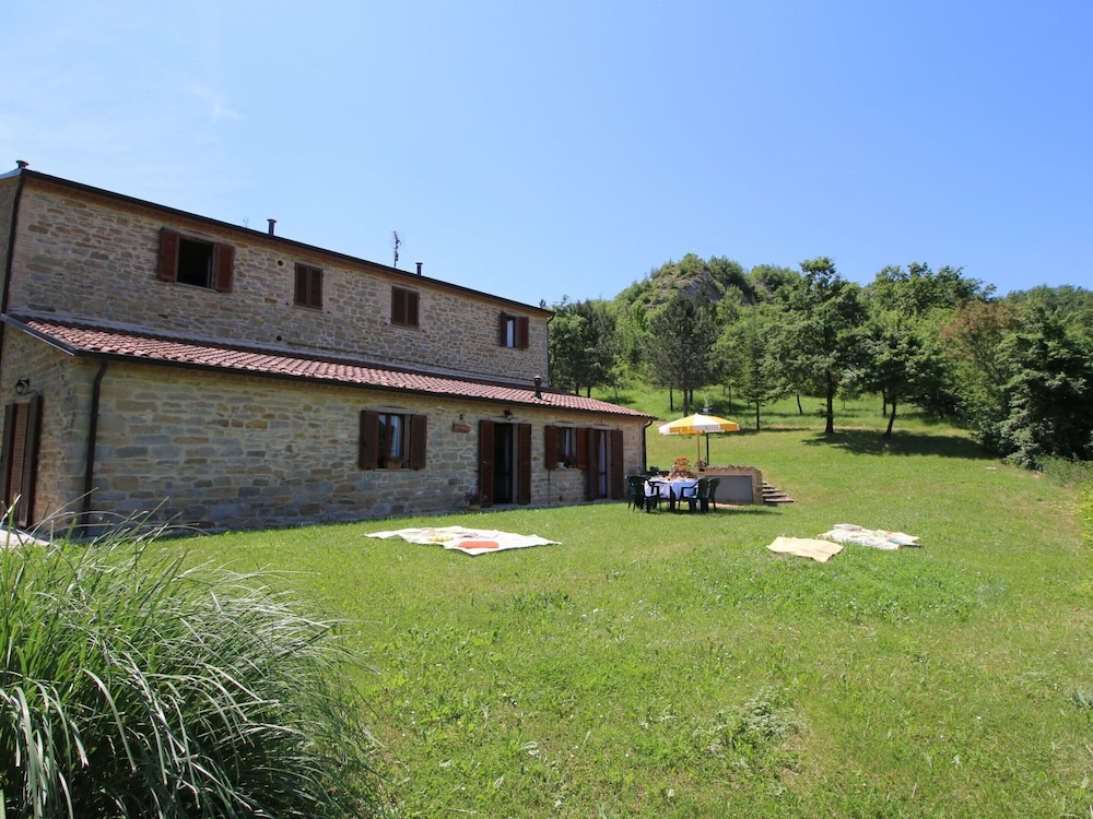 Property With Swimming Pool, Spacious Garden, Private Terrace and Views