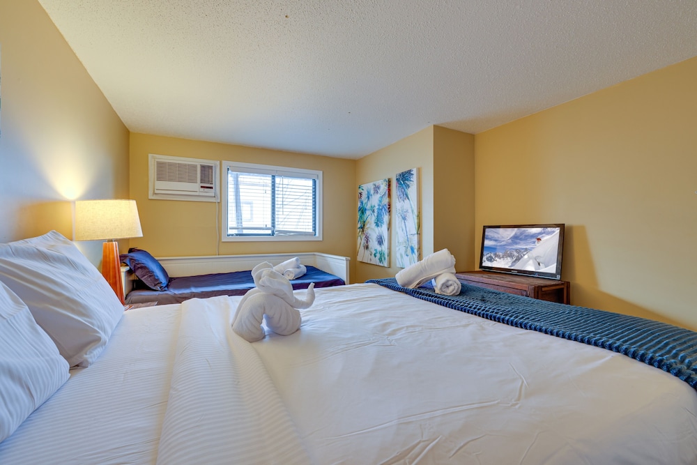 Pocono Paradise Ultimate Camelback Getaway 4 Bedroom Townhouse