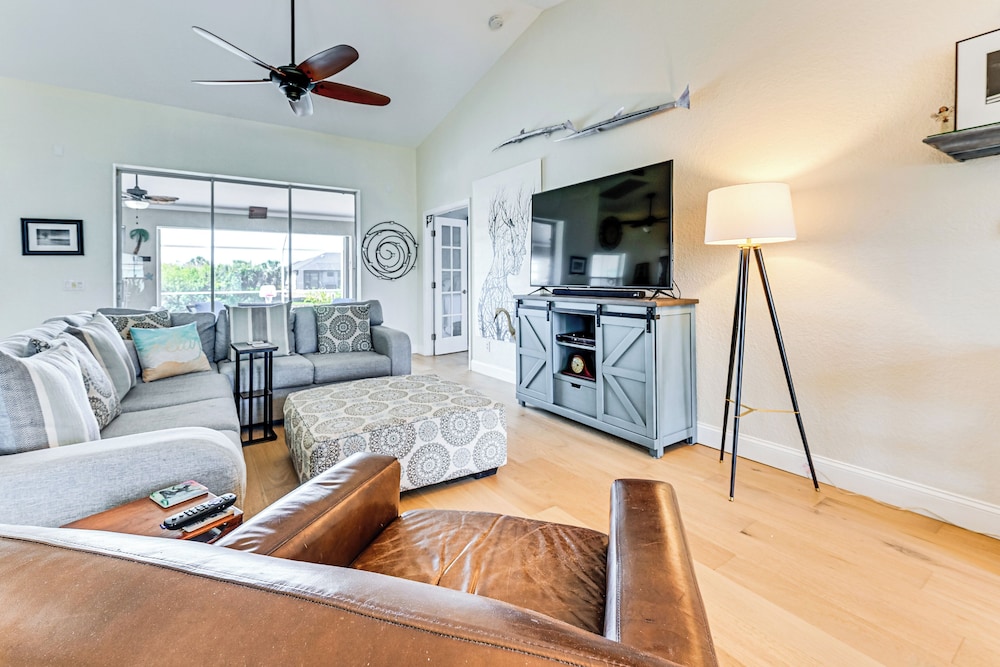 Heated Pool w/ Canal Views: Port Charlotte Home