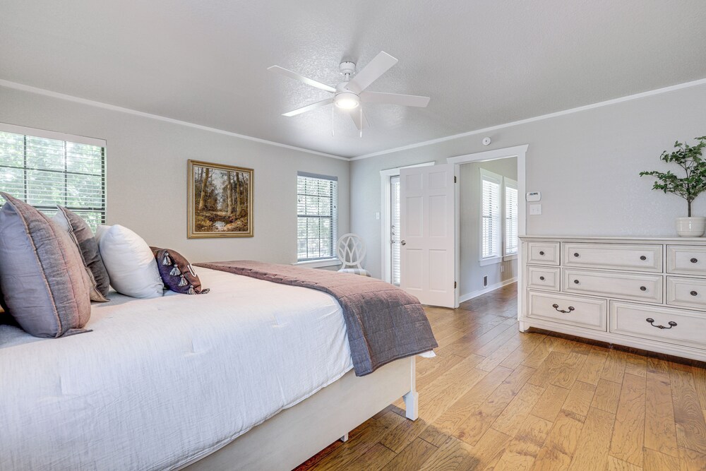 3 Mi to Boerne Lake: Getaway w/ Deck & Yard!