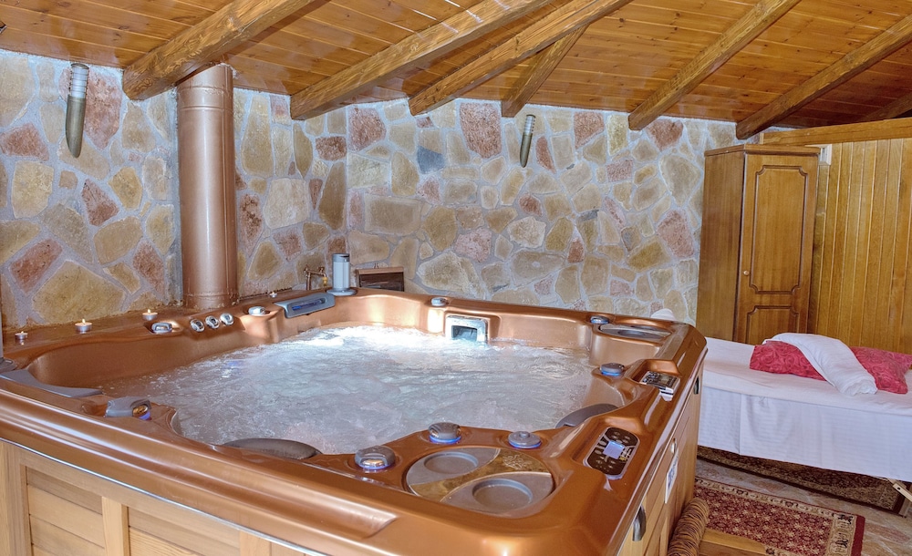 Oneiro Resort