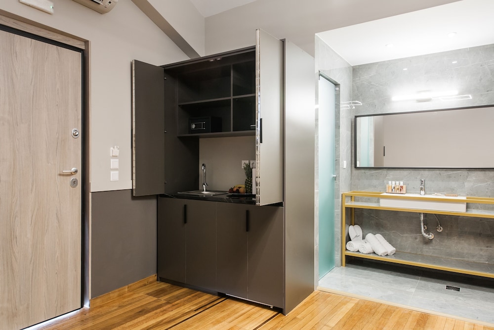 Step One - Luxury Suites right in the heart of Acropolis next to metro station