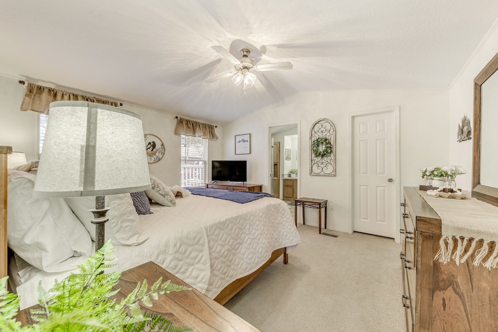 Peaceful Cloudcroft Vacation Rental: Walk to Shops view 3