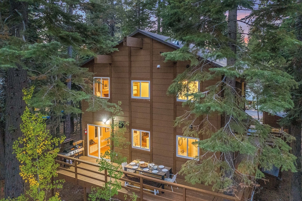 Homewood by Avantstay Amazing Family Cabin w Hot Tub Sauna
