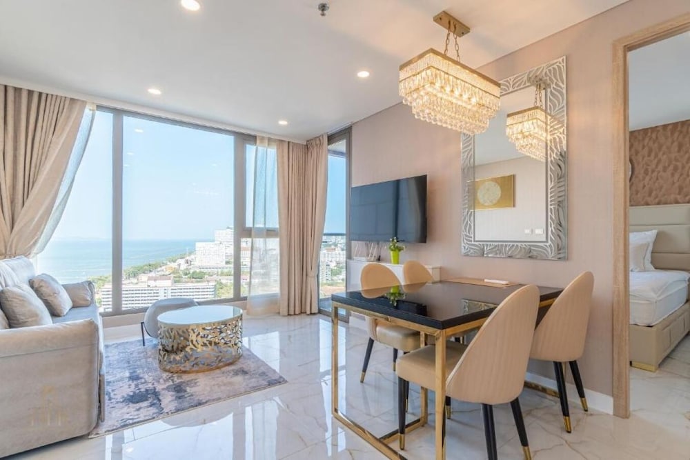 Private Swim Up Pool Apartment on Jomtien Beach Pattaya