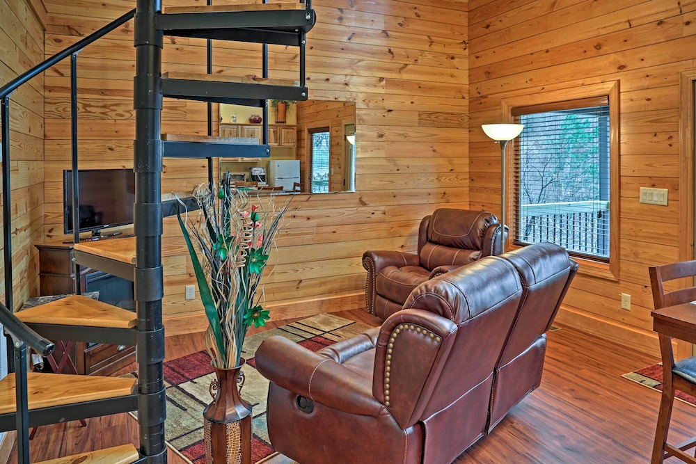 Cozy East Bernstadt Cabin w/ Porch Fishing Lake! - Property Image 27