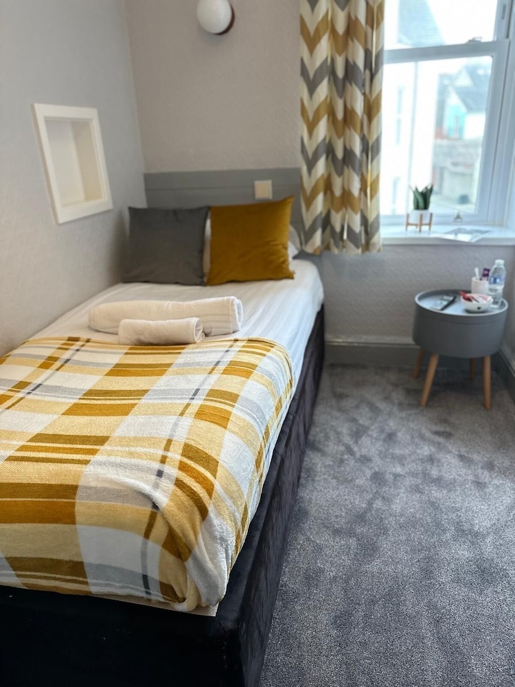 gwesTY Guest House
