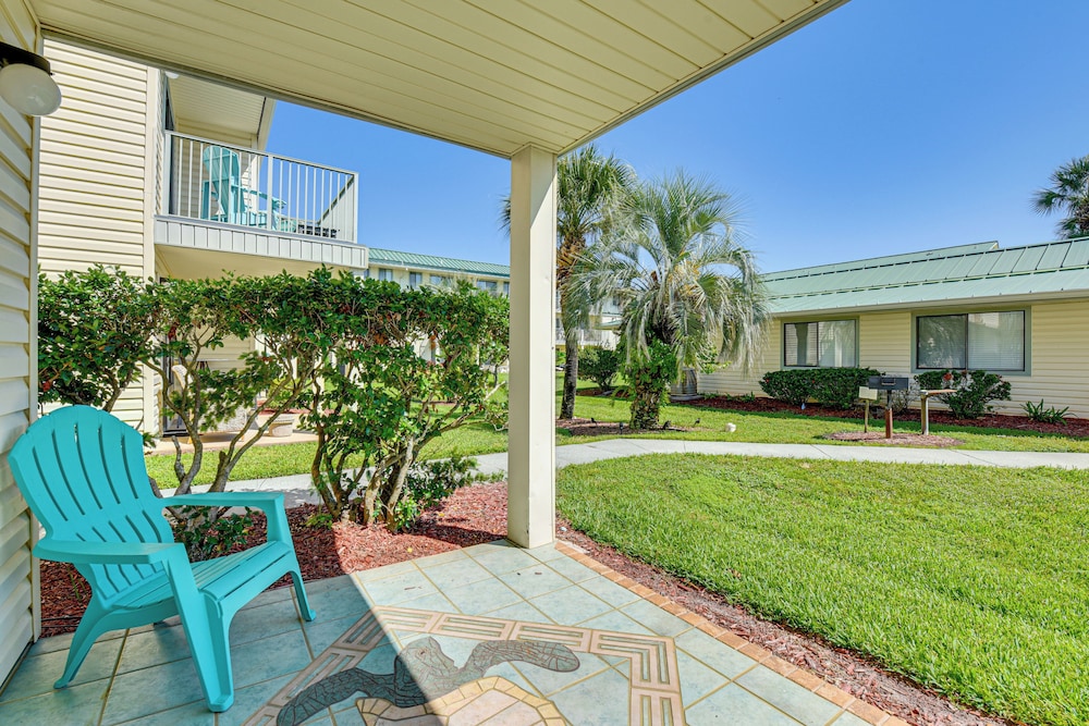 < Half-mi to Beach: Quaint Destin Condo