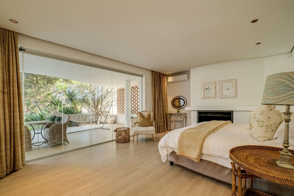 Six Bedroom Holiday Villa on Three Levels w Pool Silvertree view 4