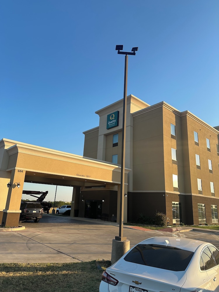 Quality Inn & Suites Pearsall