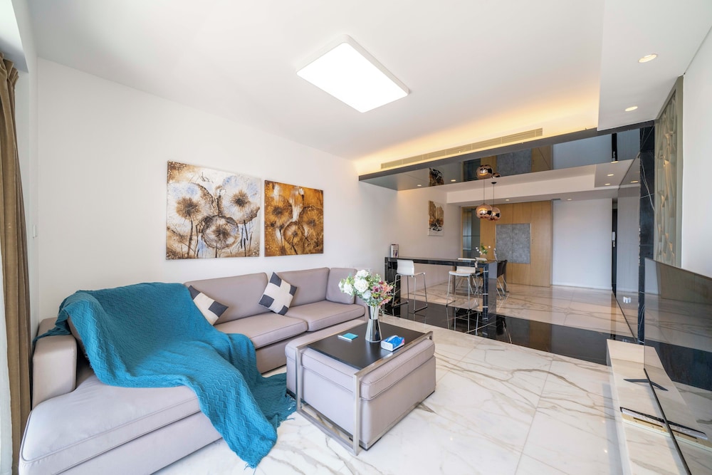Tyms 2BR 1BA Apt Xujiahui Metro