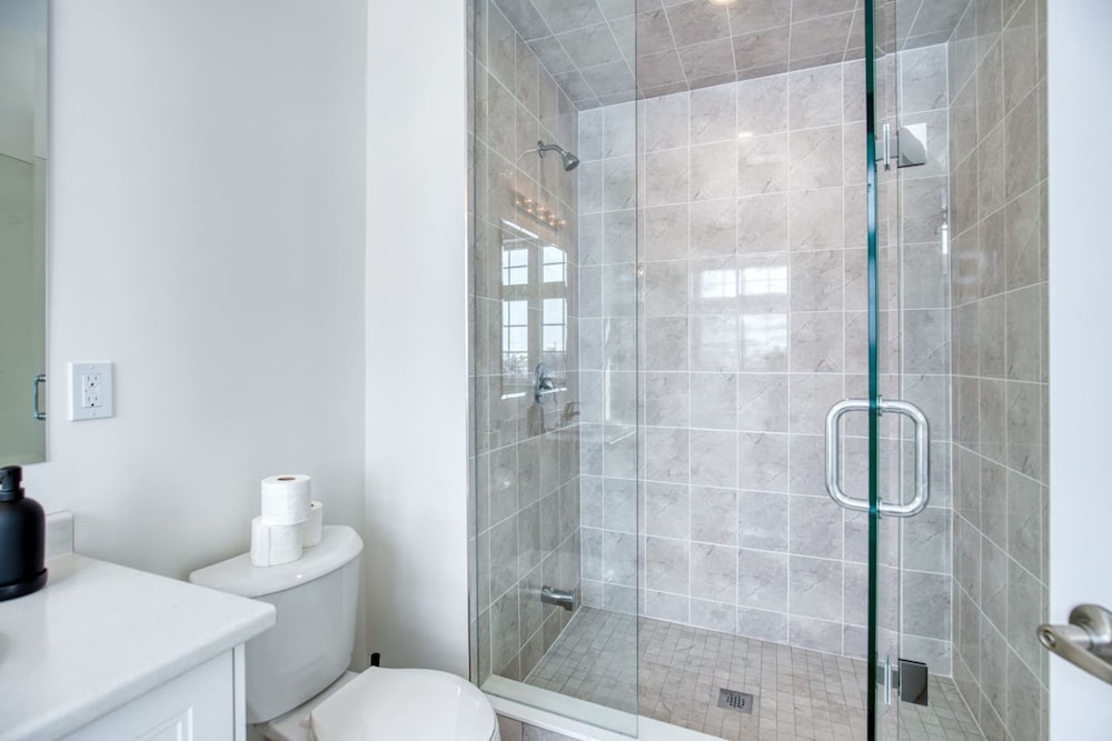 Spacious Brand New 4-bed Retreat in Quinte West