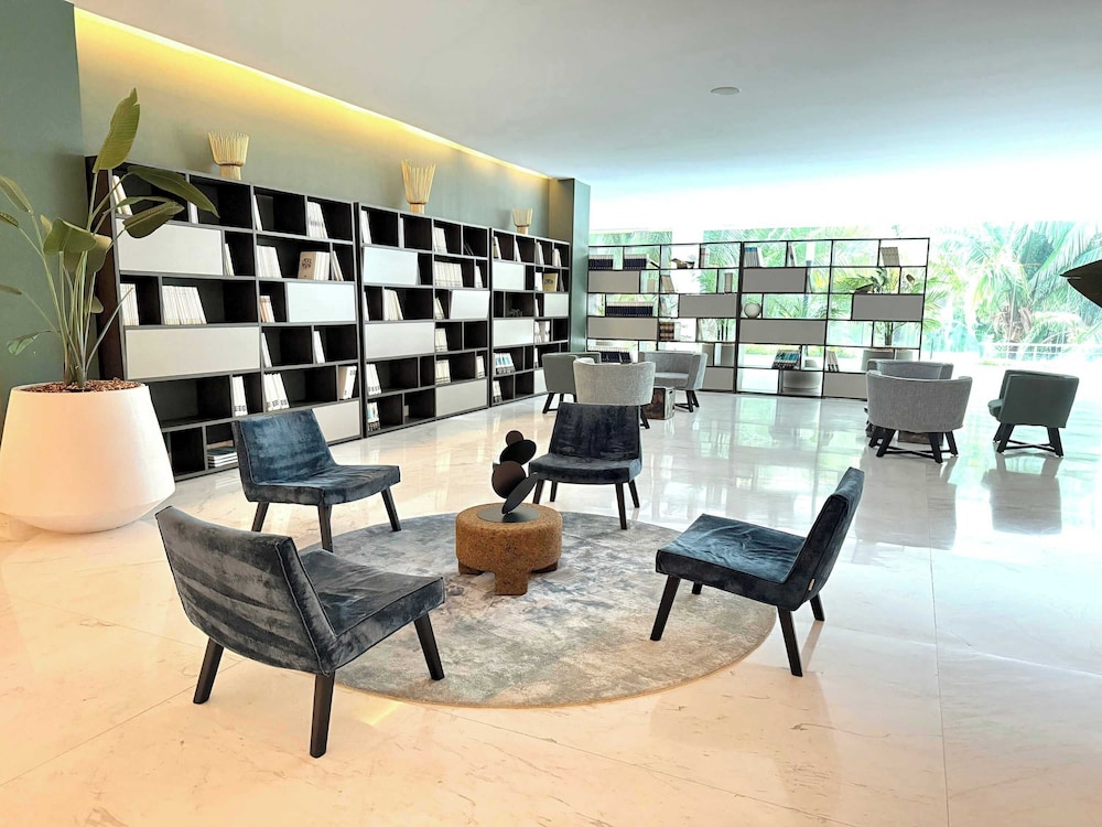 Luxury 2BR Bolongo Ocean View Private Beach