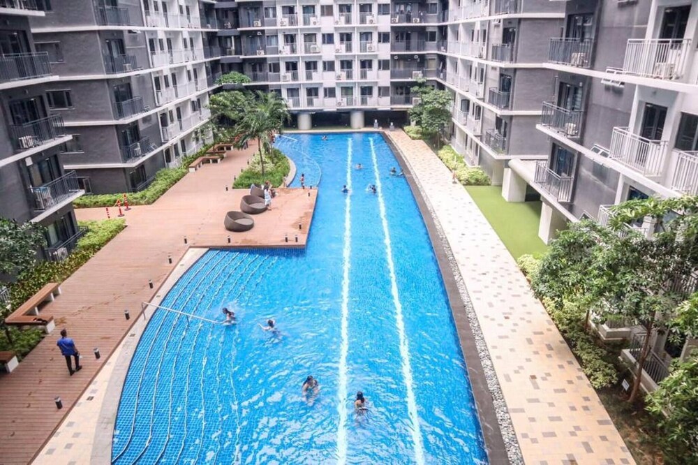 Sapphira Manor Luxurious Condo by the Bay