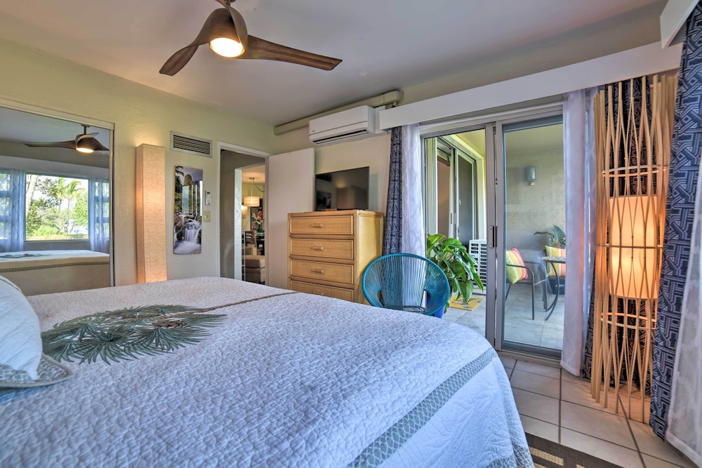 Ocean-view Kihei Condo w/ Lanai: Steps to Beach!