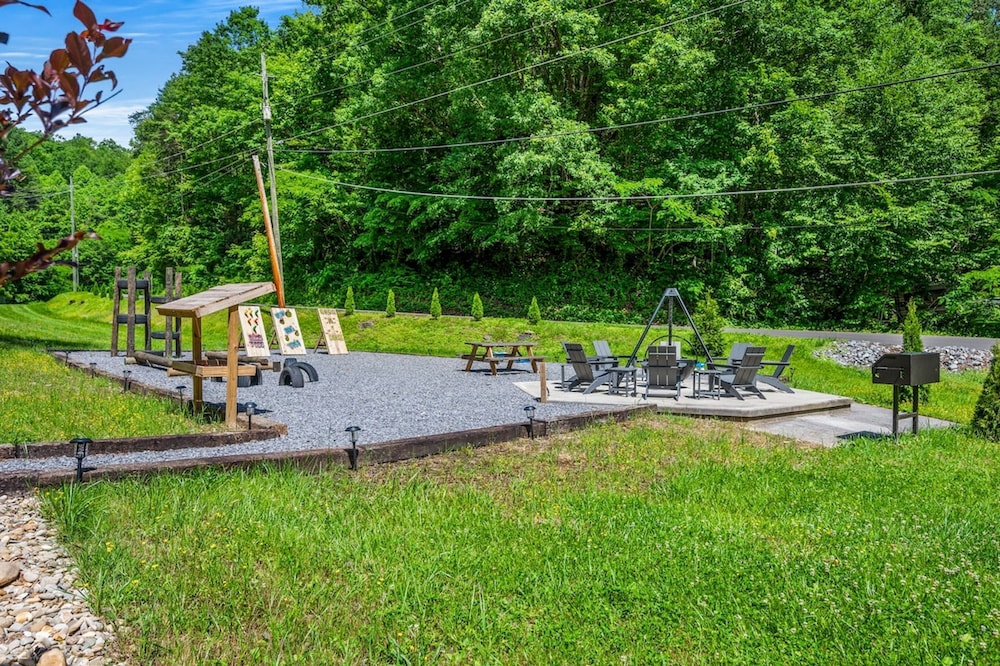 Pet-friendly Cabin 1 Gburg Fire Pit Games