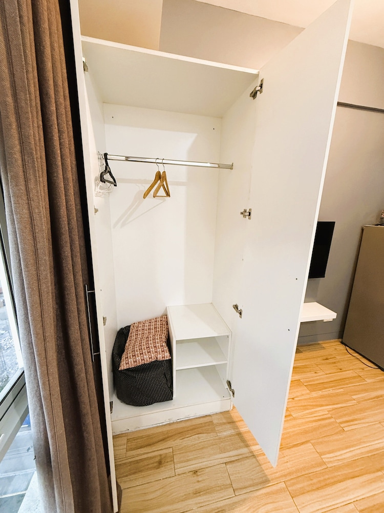 Holland Park Condominium