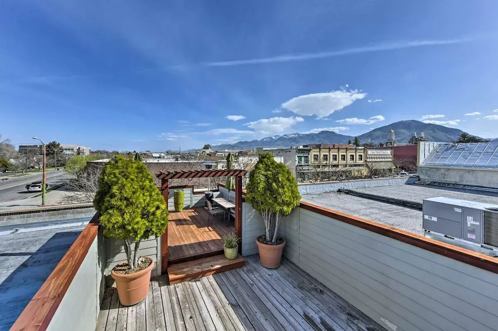 Logan Vacations - The Loft on Center - Property Image 7