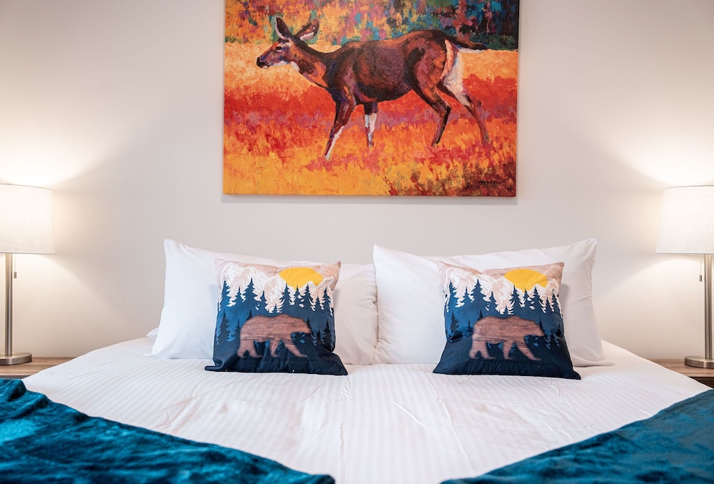 Bogey Bear Penthouse RevelstokeVacations - Image 2
