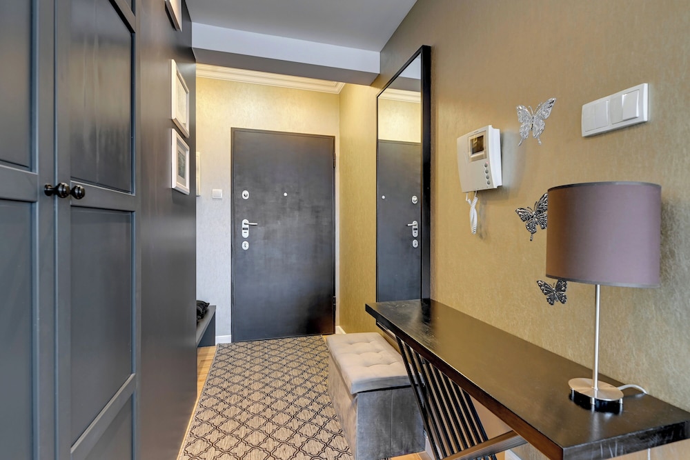 Aura - Riverside & Parking by Downtown Apartments
