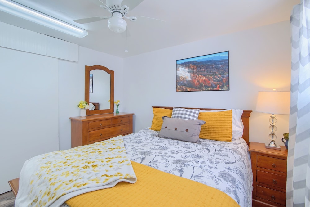 Group Getaway w/ Mtn Views: Home in Circleville!