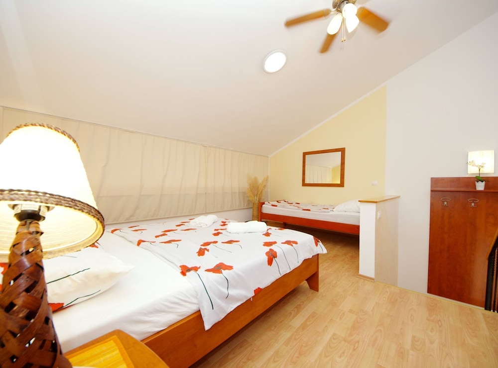 Seafront Apartments Deveron