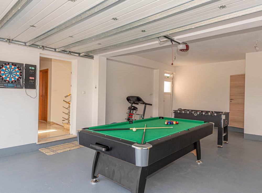 Villa Maria With Outdoor Pool
