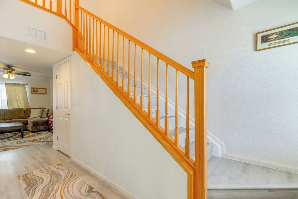 16 Mi to Dtwn Denver: Cozy Townhome w/ Patio!