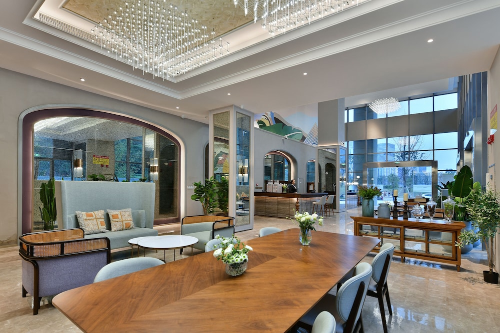 Mercure Yibin Port view 3