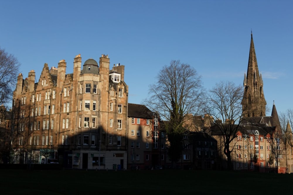 Traditional Apartment oer the Meadows