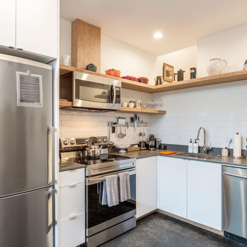 2BR 2BA The Ballard Modish Seattle w Rooftop View view 2