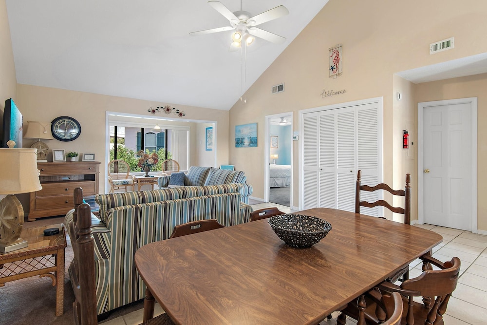 Chateau La Mer II #804- Blue Ocean Getaway