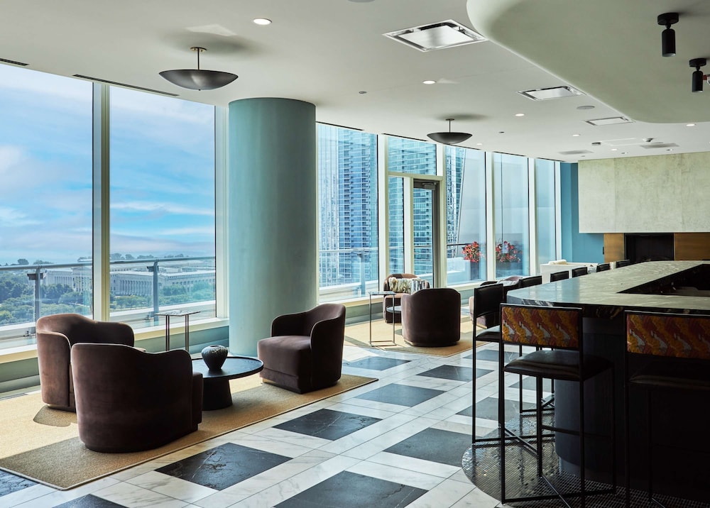 Sky-high Living Lake Views Elite Experience