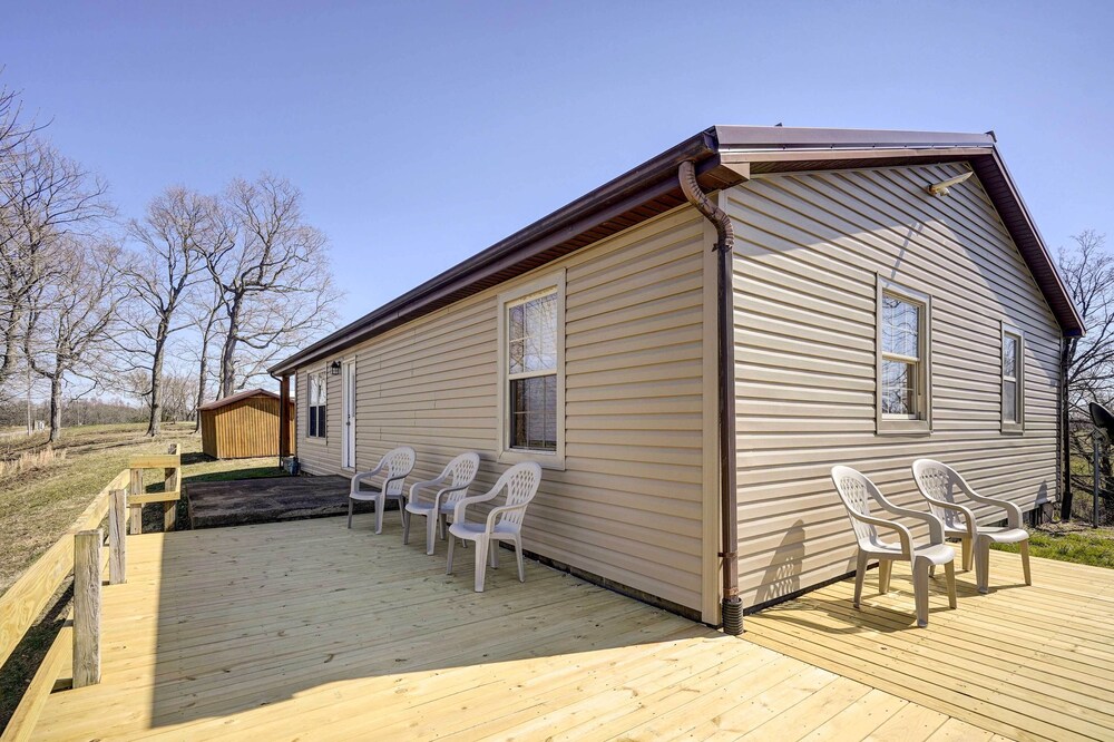 Racine Vacation Rental 25 Mi to Athens! view 4