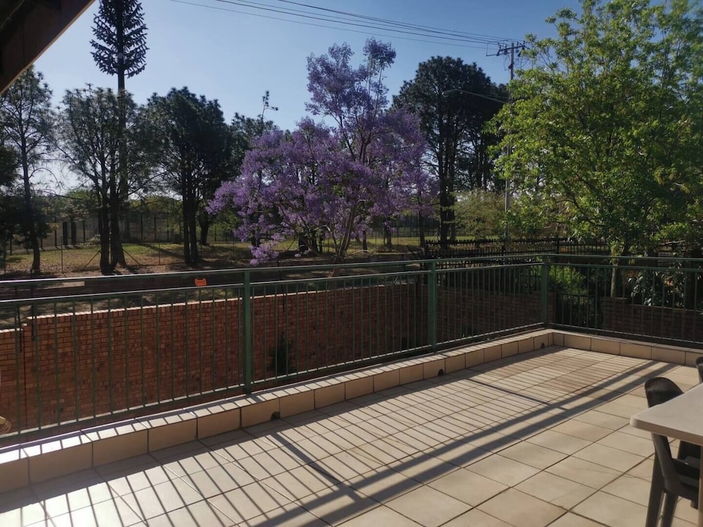 Room-charming Tshwane B&B With Secure En