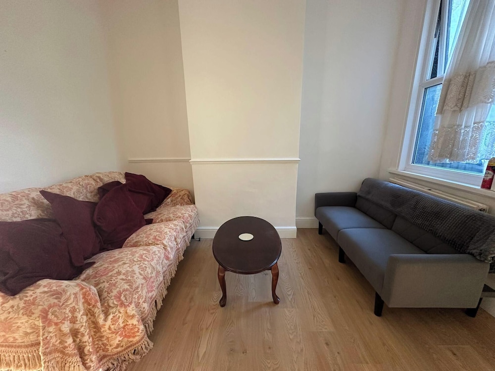 Cosy Croydon Apartment - Close to City Centre
