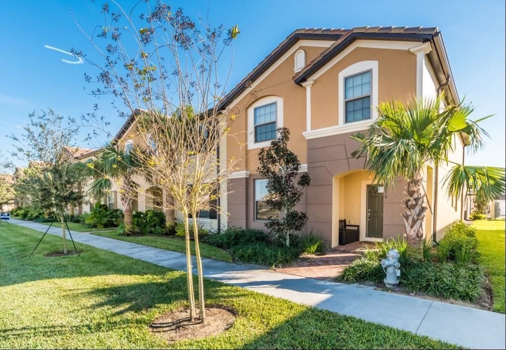 Contemporary Retreat 5 Bedroom Private Pool Home-near Disney - Image 1