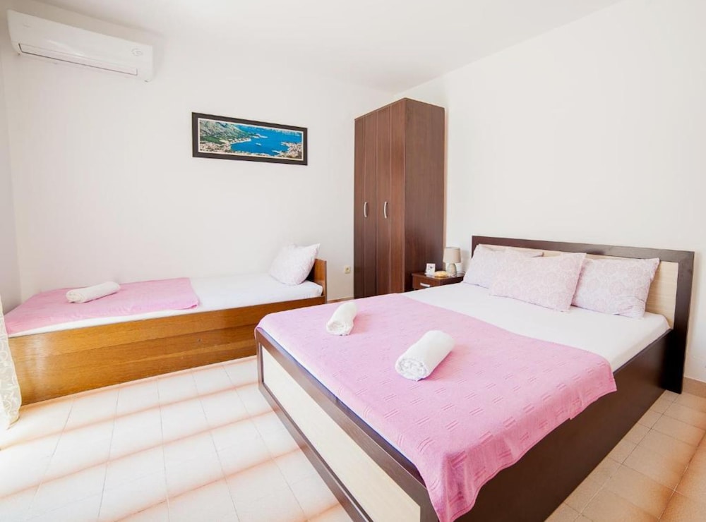 Petrovac Serenity Stay Near the Beach