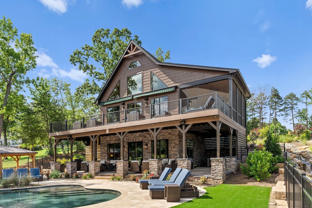 Black Bear Lodge by Avantstay Lakefront Dock Pool Theater Sleeps 20