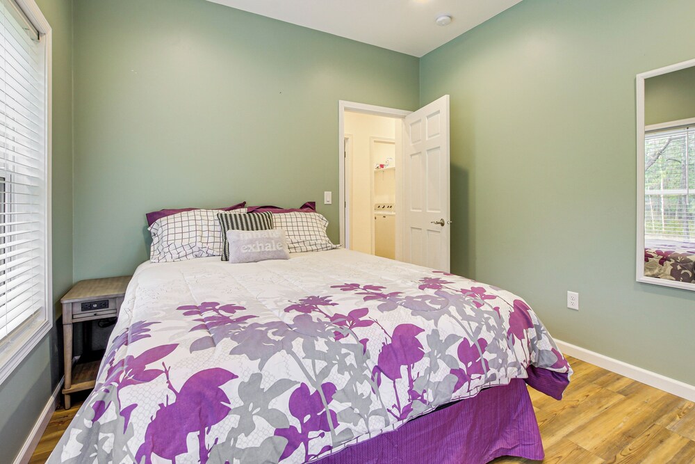 2 Mi to Lake Michigan: Home w/ Patio in Green Bay