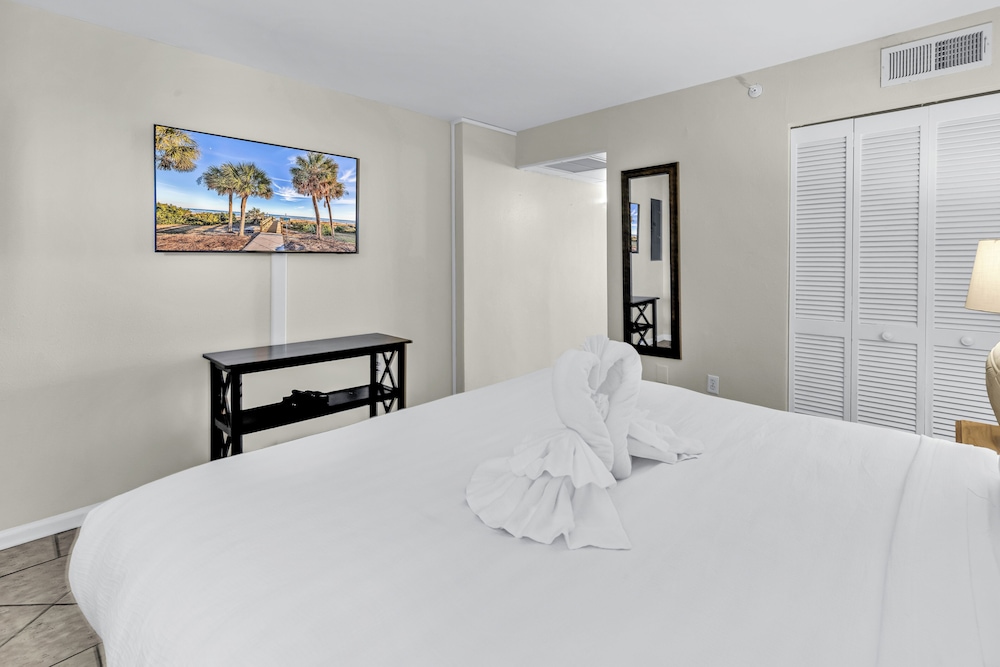Oceanfront Condo with Balcony