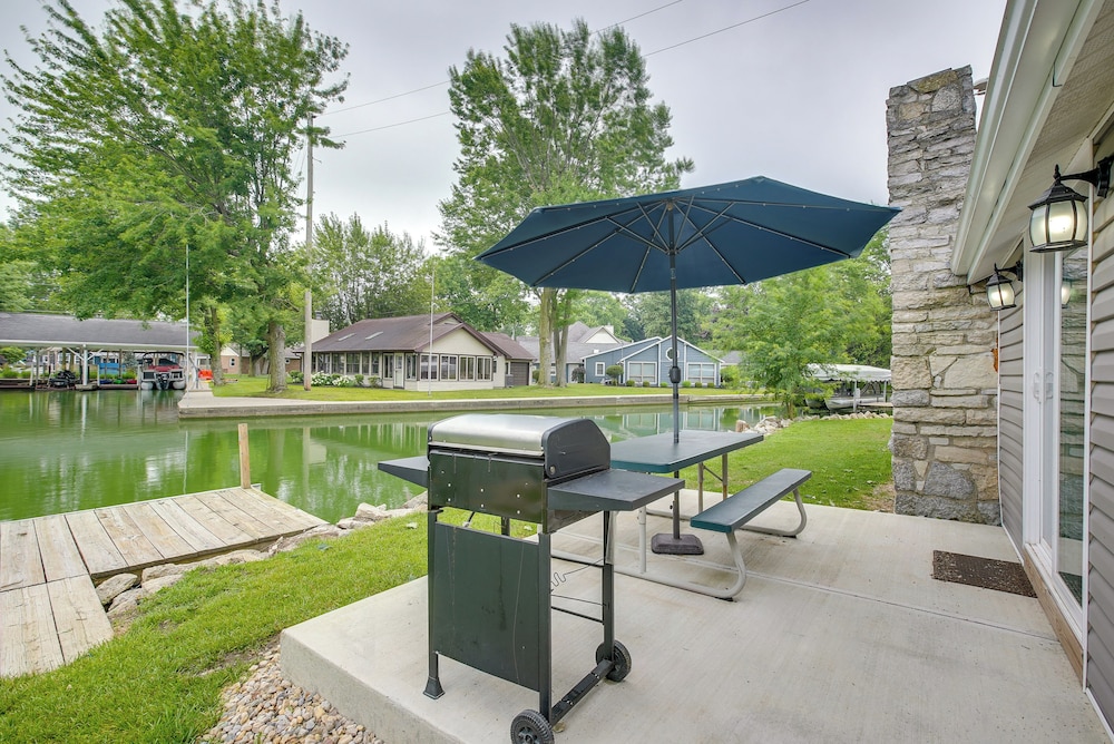 Grand Lake Cabin w/ Private Dock in St Marys!