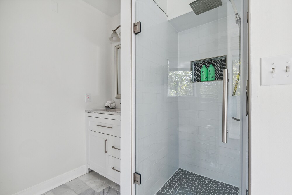 Columbia Vacations - The Columbia Inn at Peralynna Manor - Property Image 96