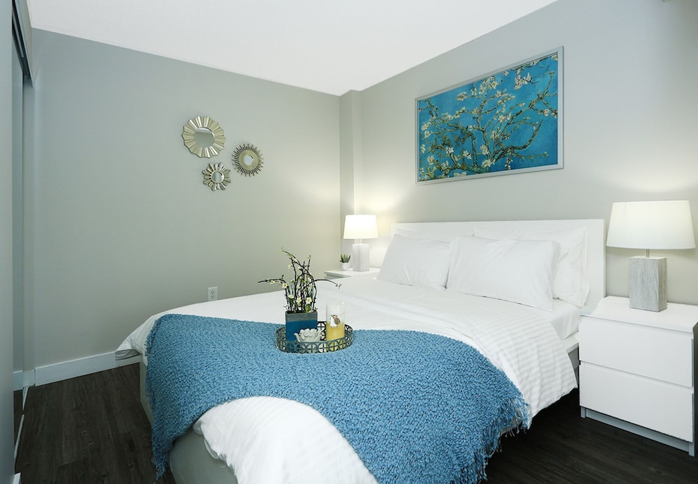 Bremner Blvd-CN Tower-Union Station - Image 2